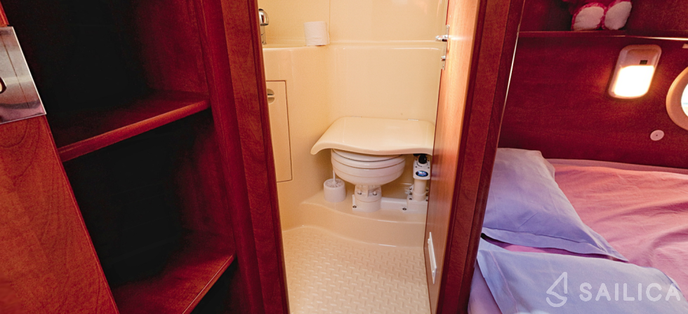 Sedan 1000 - Yacht Charter Sailica