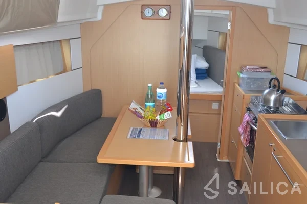 Oceanis 35 - Yacht Charter Sailica