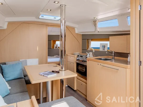 Oceanis 35 - Yacht Charter Sailica