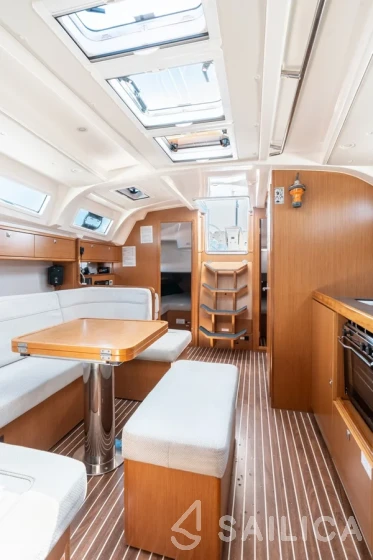 Bavaria 41 Cruiser - Yacht Charter Sailica