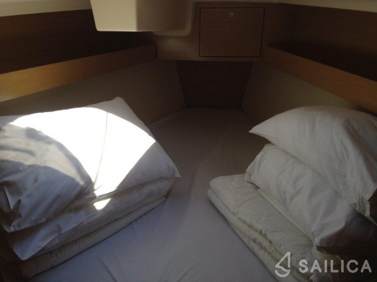 Elan 350 - Yacht Charter Sailica