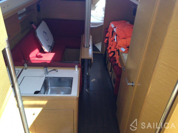 Elan 350 - Yacht Charter Sailica