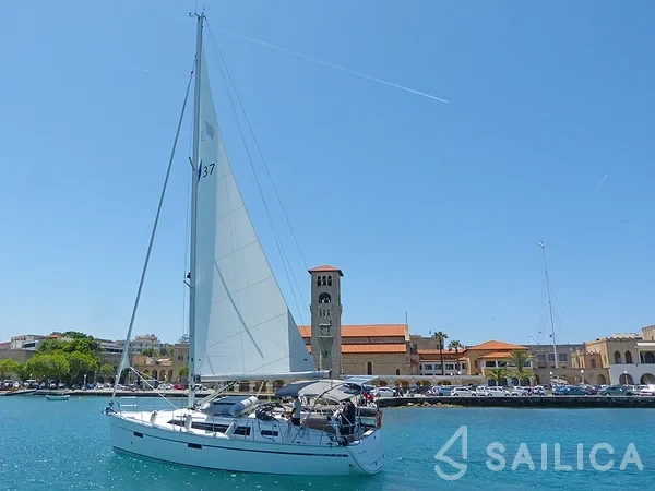 Bavaria 37 Cruiser - Yacht Charter Sailica