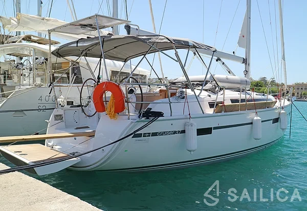 Bavaria 37 Cruiser - Yacht Charter Sailica