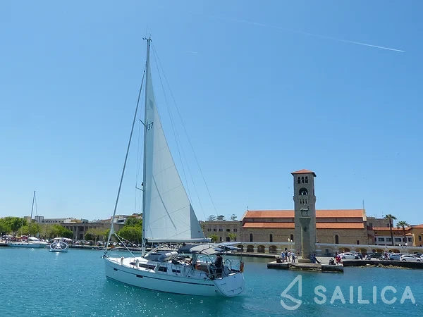 Bavaria 37 Cruiser - Yacht Charter Sailica