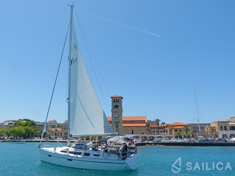 Bavaria 37 Cruiser - Yacht Charter Sailica