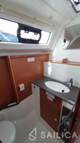 Bavaria 37 Cruiser - Yacht Charter Sailica