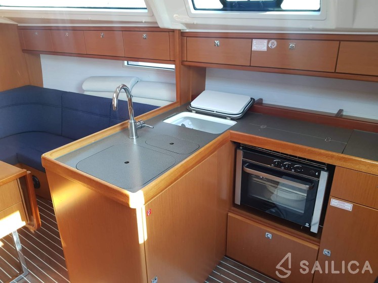 Bavaria 37 Cruiser - Yacht Charter Sailica