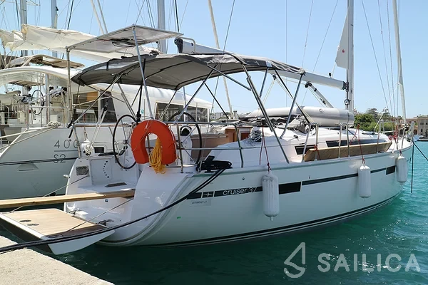 Bavaria 37 Cruiser - Yacht Charter Sailica