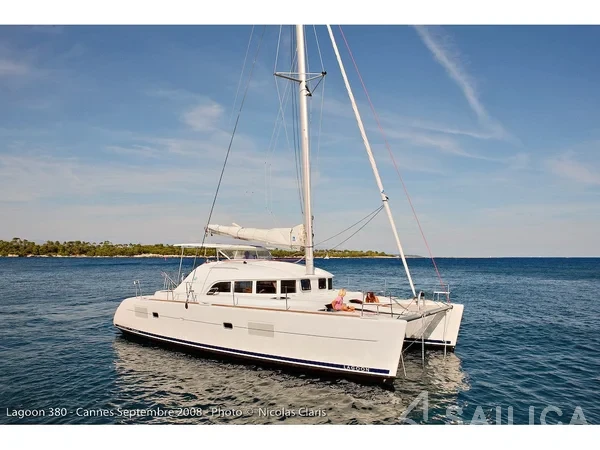 Lagoon 38 - Yacht Charter Sailica