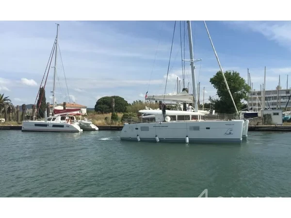 Lagoon 400 S2 - Yacht Charter Sailica