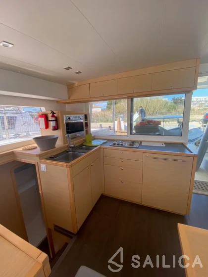 Lagoon 400 S2 - Yacht Charter Sailica