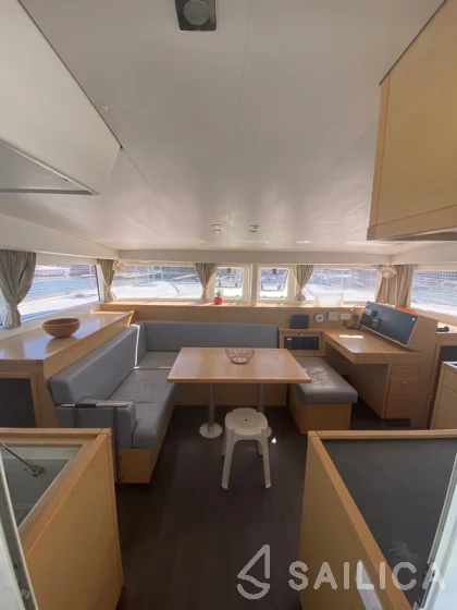 Lagoon 400 S2 - Yacht Charter Sailica