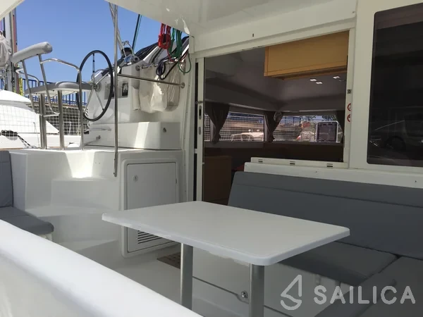Lagoon 400 S2 - Yacht Charter Sailica