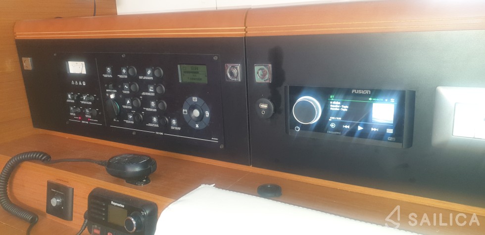 Sun Odyssey 519 - Yacht Charter Sailica