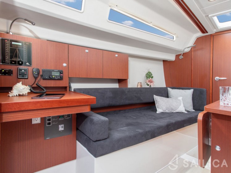 Hanse 315 - Yacht Charter Sailica