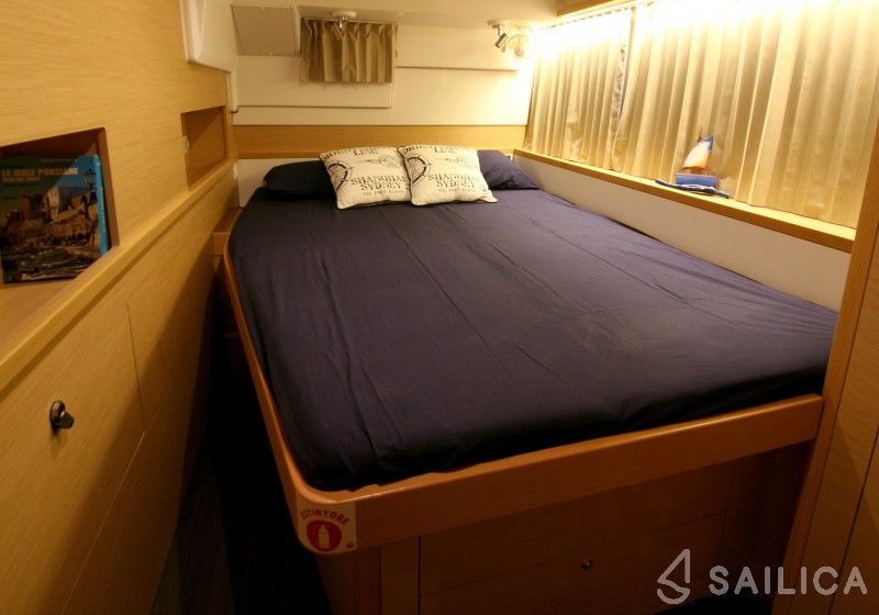 Lagoon 400 S2 - Yacht Charter Sailica