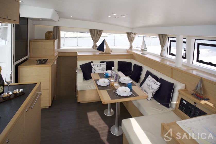 Lagoon 400 S2 - Yacht Charter Sailica