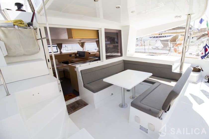 Lagoon 400 S2 - Yacht Charter Sailica