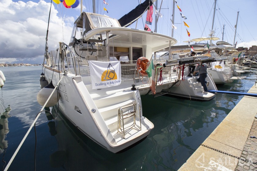 Lagoon 400 S2 - Yacht Charter Sailica