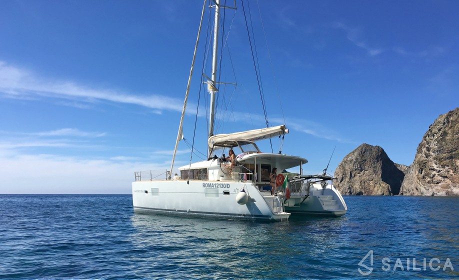 Lagoon 400 S2 - Yacht Charter Sailica