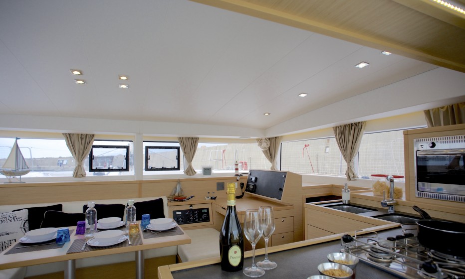 Lagoon 400 S2 - Yacht Charter Sailica