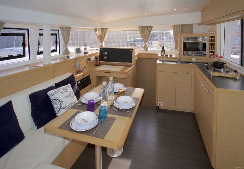 Lagoon 400 S2 - Yacht Charter Sailica