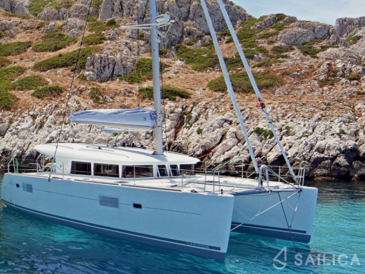 Lagoon 400 S2 - Yacht Charter Sailica