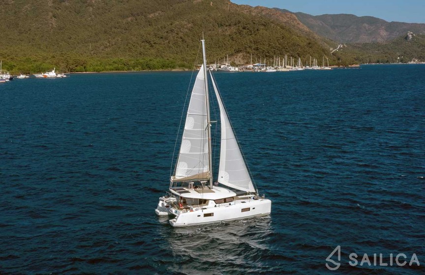 Lagoon 42 - Yacht Charter Sailica