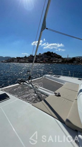 Lagoon 42 - Yacht Charter Sailica