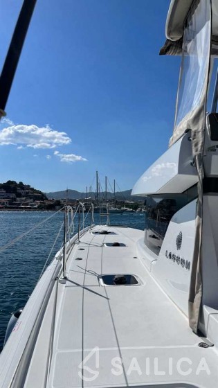 Lagoon 42 - Yacht Charter Sailica