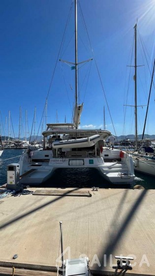 Lagoon 42 - Yacht Charter Sailica
