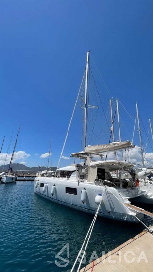 Lagoon 42 - Yacht Charter Sailica