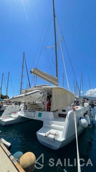 Lagoon 42 - Yacht Charter Sailica