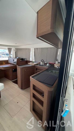 Lagoon 42 - Yacht Charter Sailica