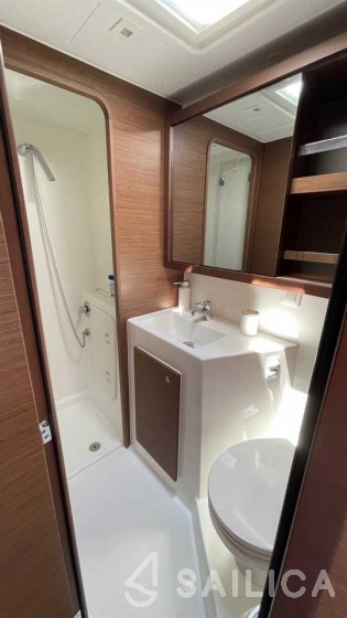 Lagoon 42 - Yacht Charter Sailica