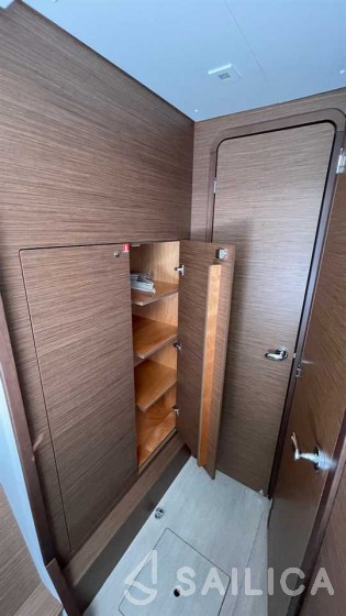 Lagoon 42 - Yacht Charter Sailica