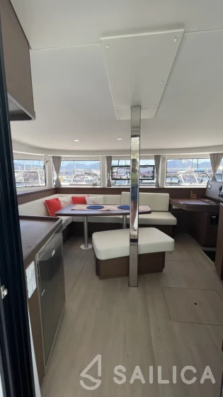 Lagoon 42 - Yacht Charter Sailica