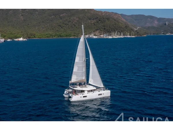 Lagoon 42 - Yacht Charter Sailica