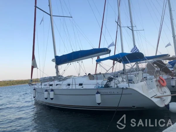Cyclades 43.4 - Yacht Charter Sailica