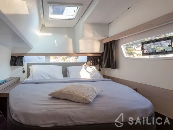 Isla 40 - Yacht Charter Sailica