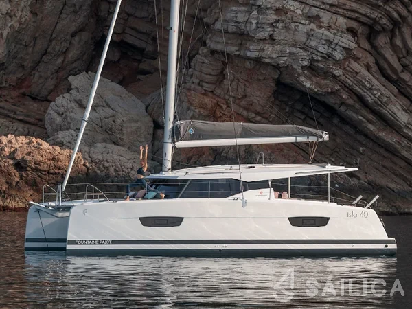 Isla 40 - Yacht Charter Sailica
