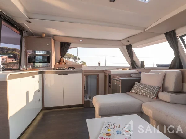 Isla 40 - Yacht Charter Sailica