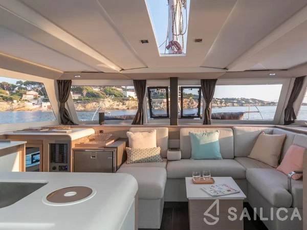Isla 40 - Yacht Charter Sailica