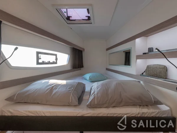 Isla 40 - Yacht Charter Sailica