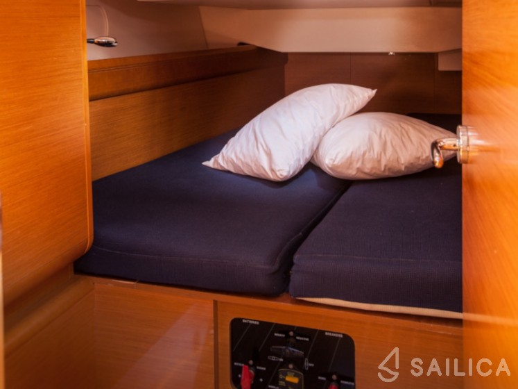 Sun Odyssey 439 - Yacht Charter Sailica