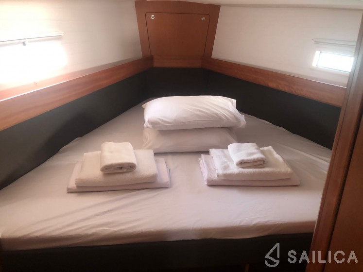 Bavaria Cruiser 41 - Yacht Charter Sailica