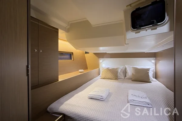 Oceanis 51.1 - Yacht Charter Sailica