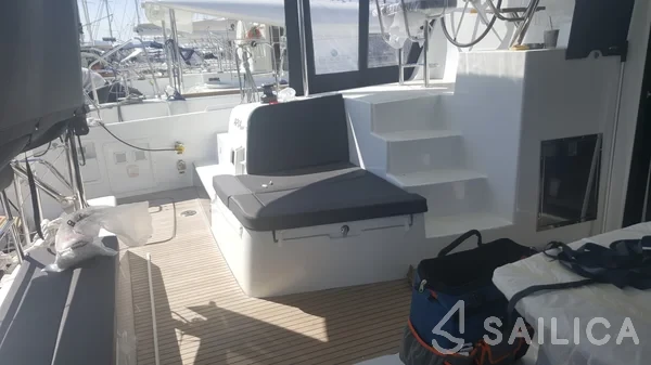 Lagoon 42 - Yacht Charter Sailica