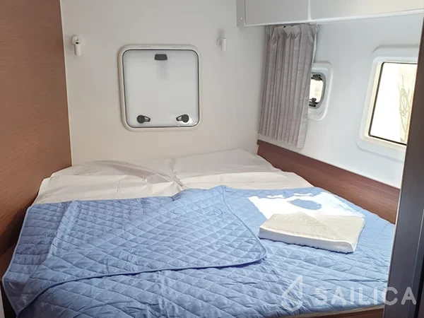 Lagoon 42 - Yacht Charter Sailica